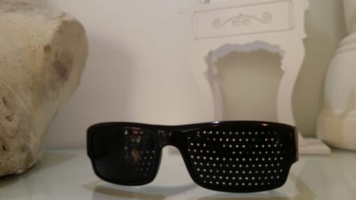 Pinhole Glasses - Occhiali a foro stenopeico - immagine 2